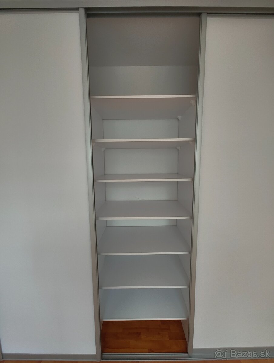 Predám vstavanú skriňu - 3