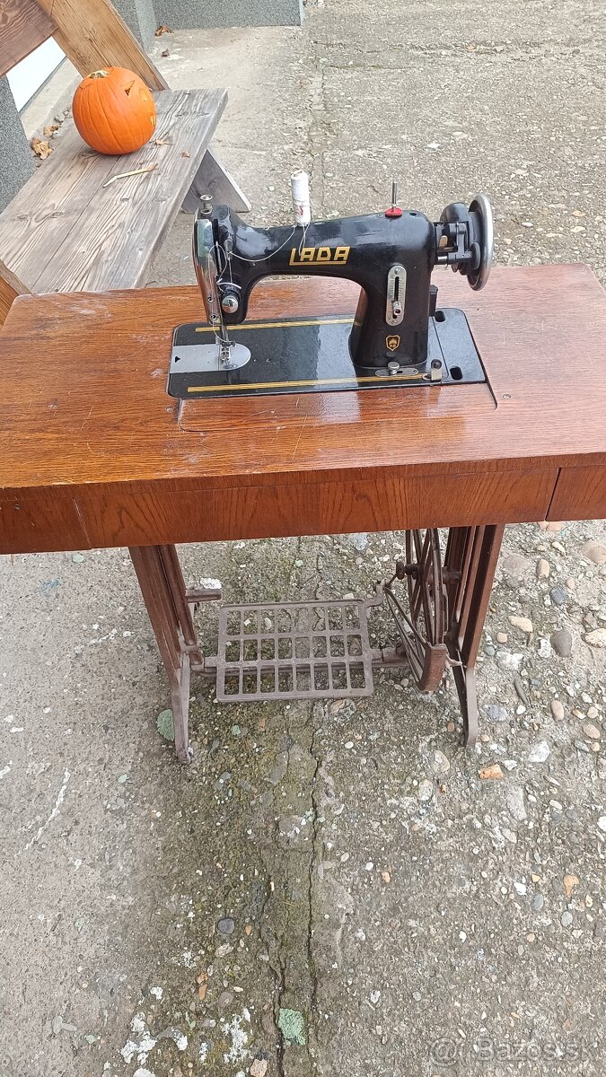 Šijací stroj Lada 122 - 3