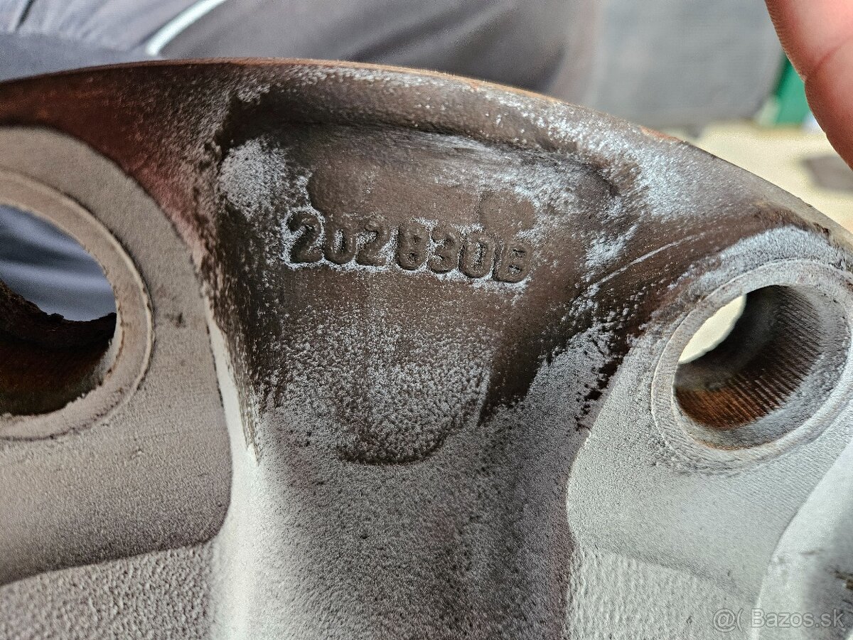 Predny náboj s ložiskom a kotučom - 3