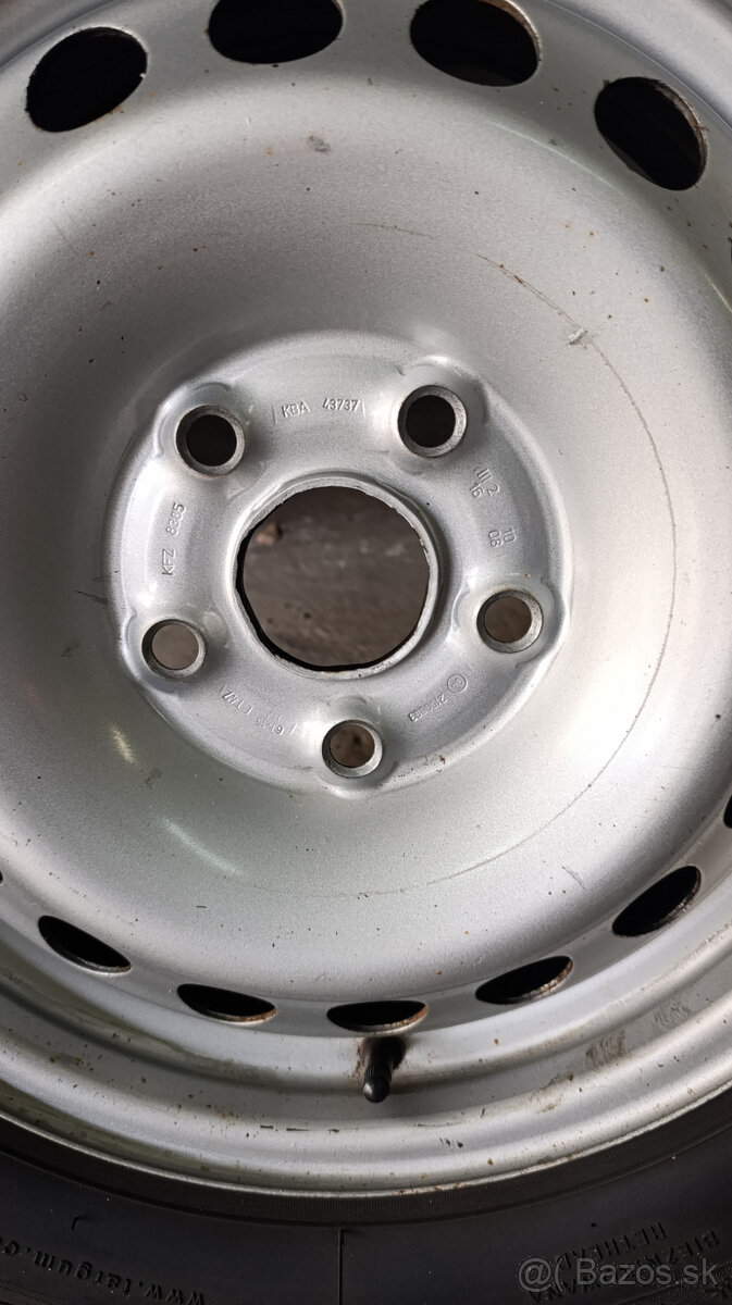 Predám rezervné koleso OCtavia 2,3 195/65 R15 rozteč 5x112 - 3