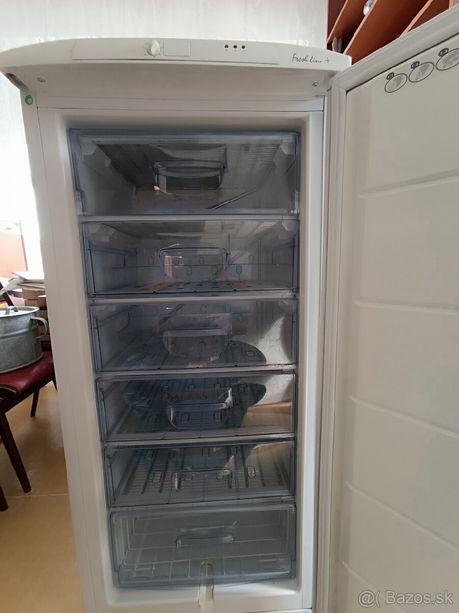 Predám mrazák Amica - 3