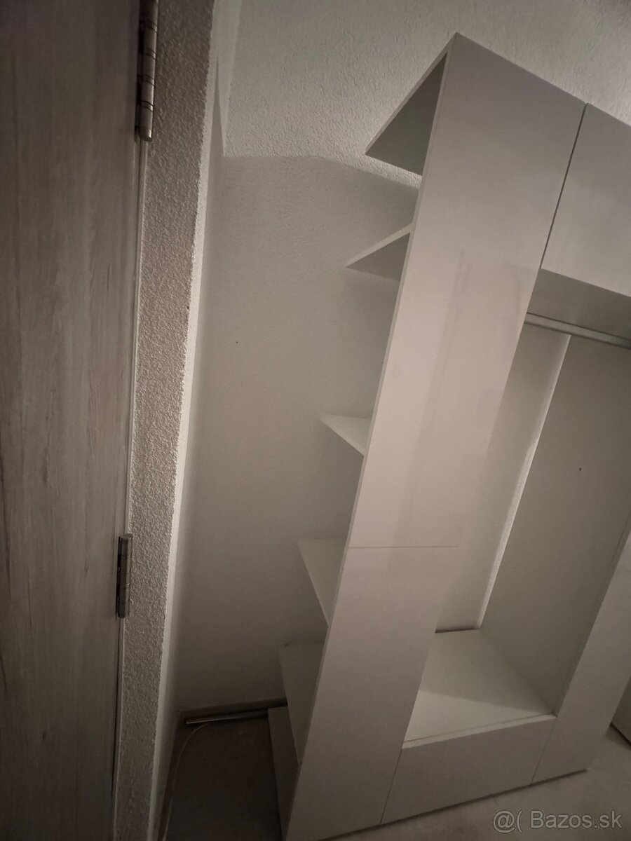 Predsieňová skriňa - 3