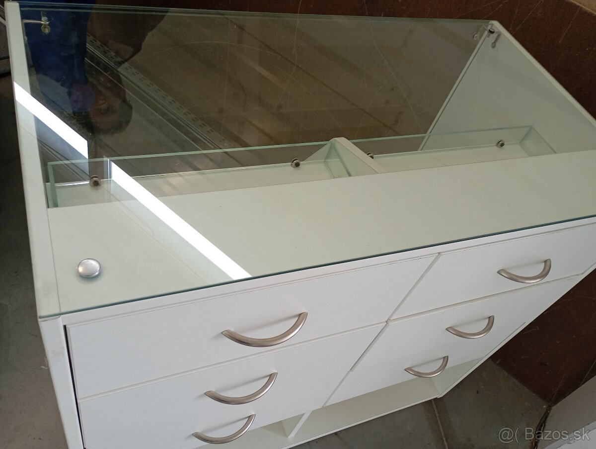 Presklená predajná skrinka so zásuvkami a úložným priestorom - 3