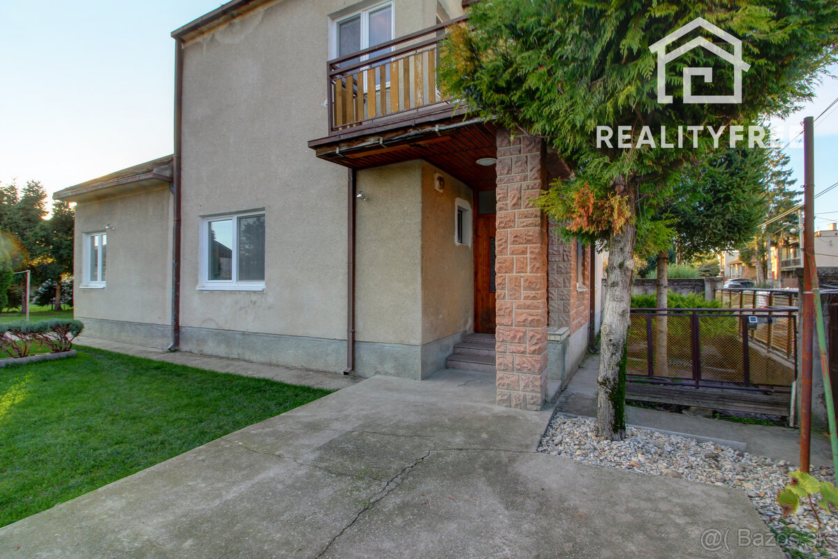 Na predaj 5-izbový rodinný dom s garážou na 954 m² pozemku - - 3