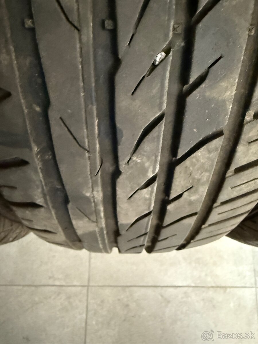 Predám pneu Matador 205/65R15 - 3
