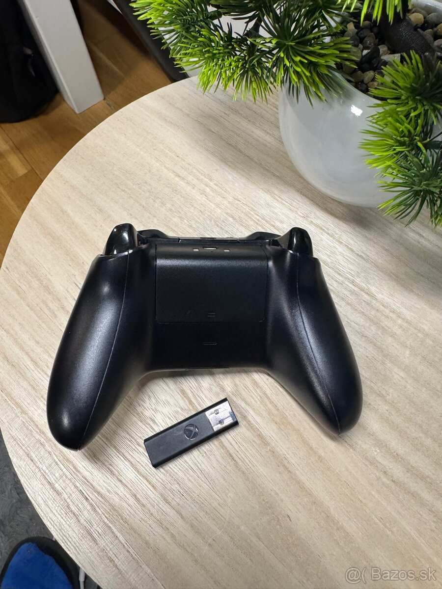 Xbox One Controller black + Battery Pack + USB dongle pre PC - 3