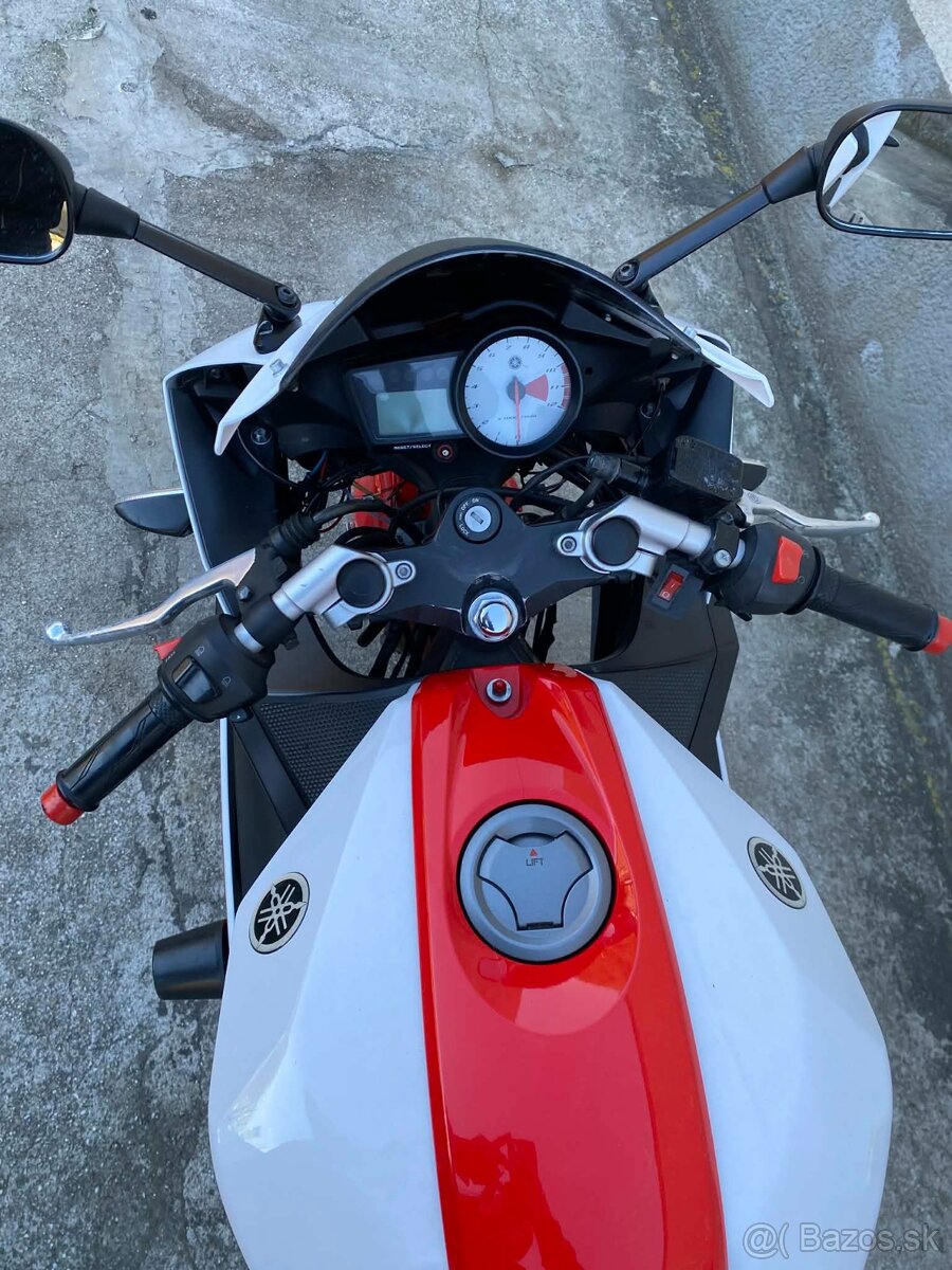 YAMAHA YZF R125 - 3