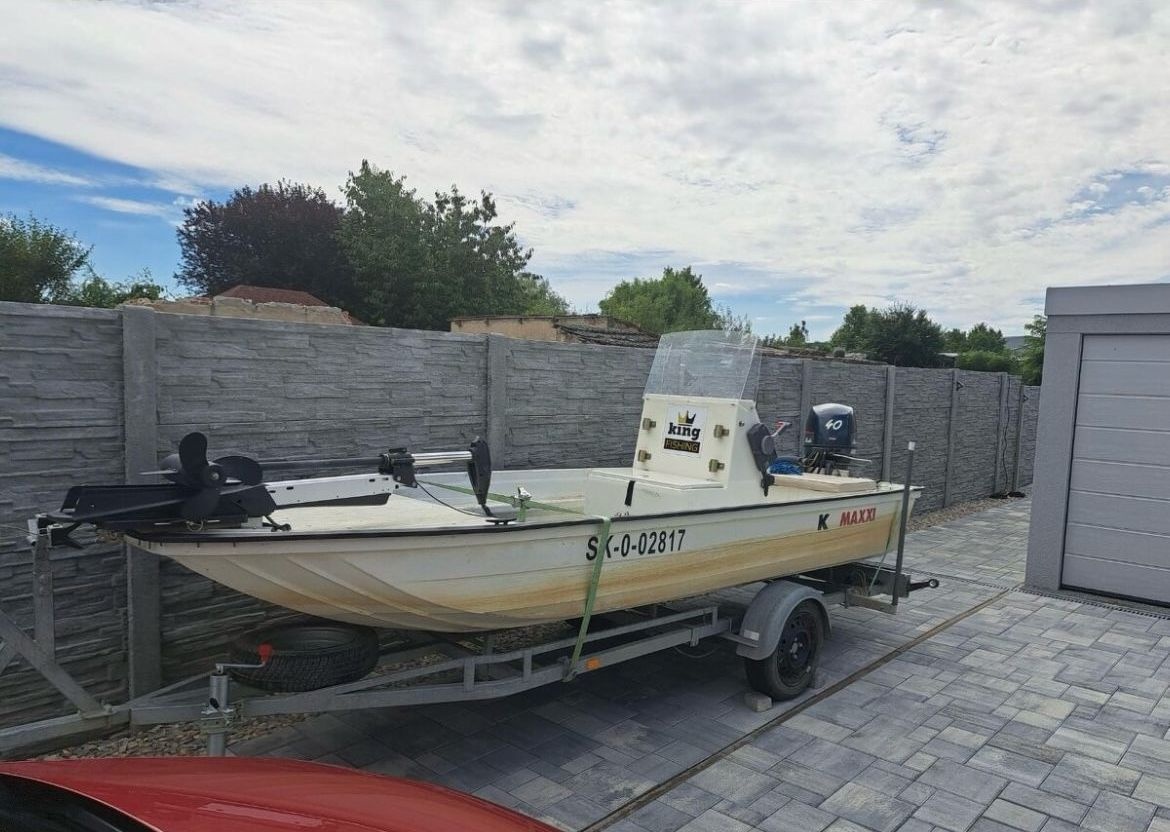 Motorový čln s prívesným vozíkom - 3