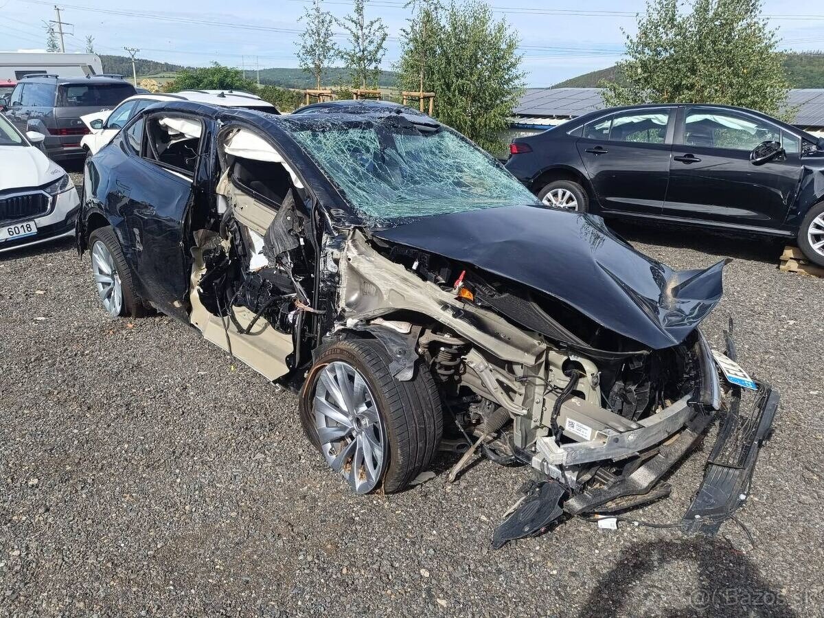 Tesla Model Y Long Range Dual AWD - 3