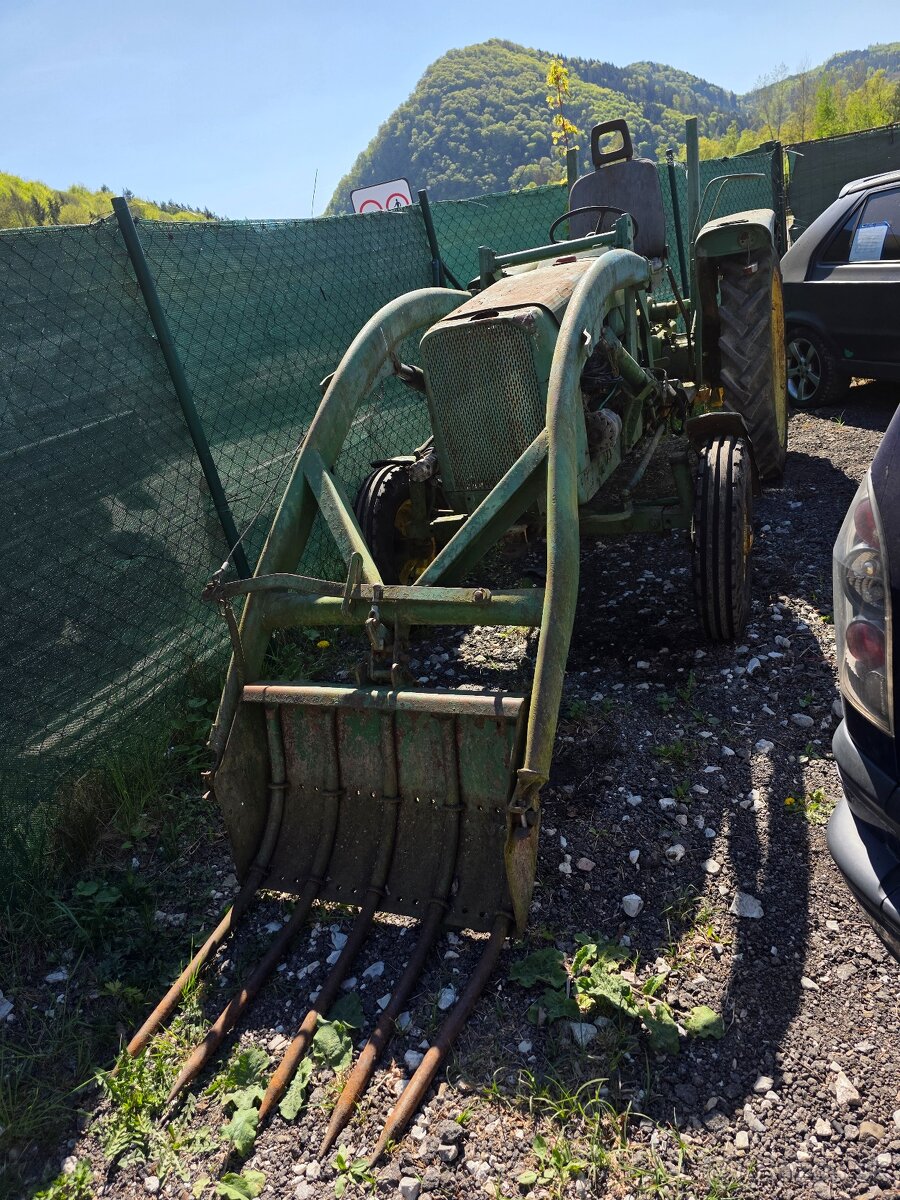 Traktor johndeer - 3