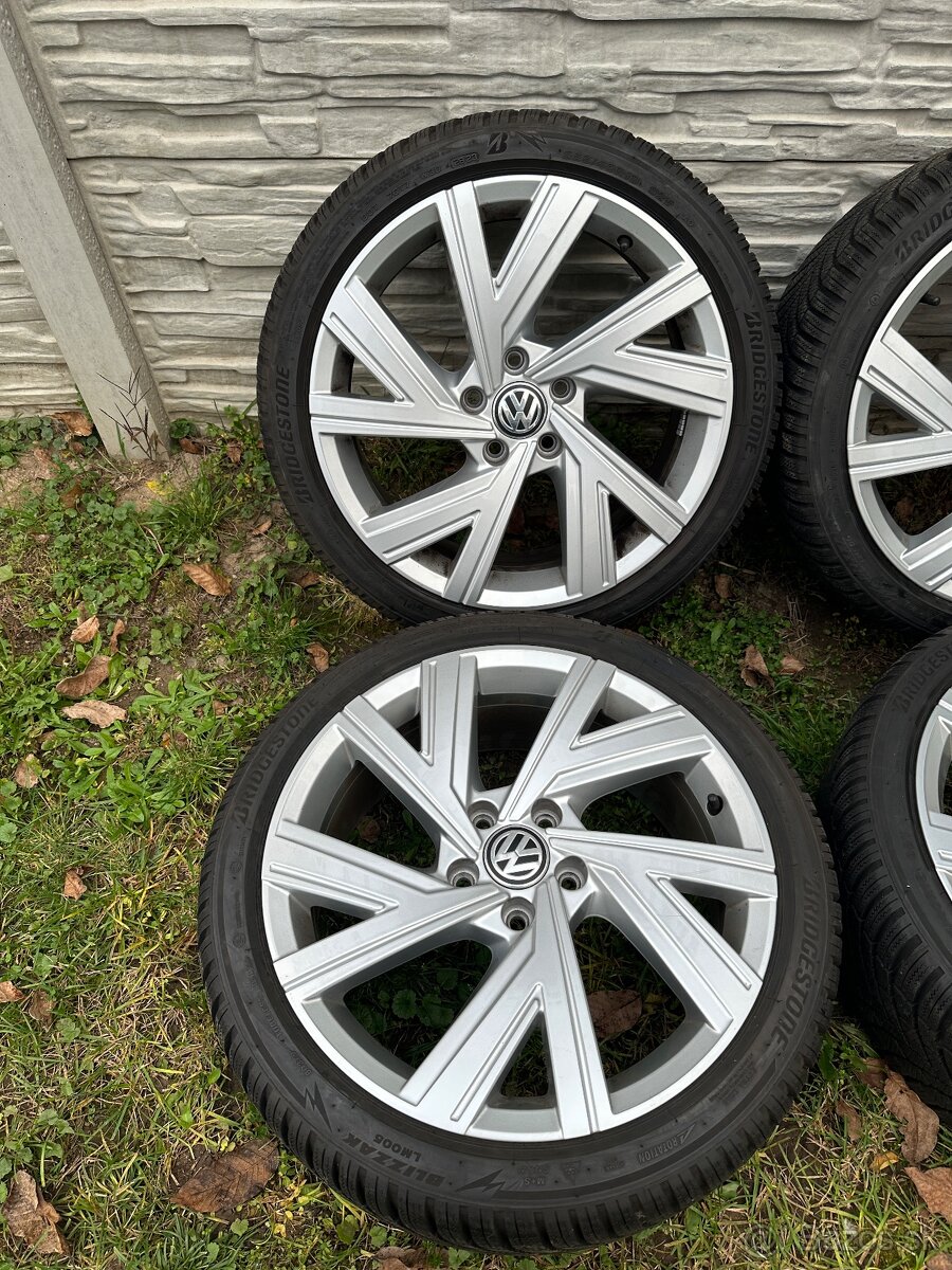 Zimná sada VW Golf 8 225/40 R18 Bergamo originál - 3