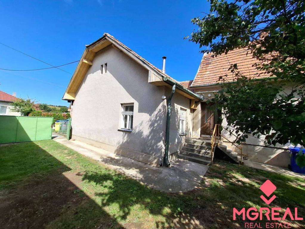 Rodinný dom s veľkým pozemkom - Kamanová - 3