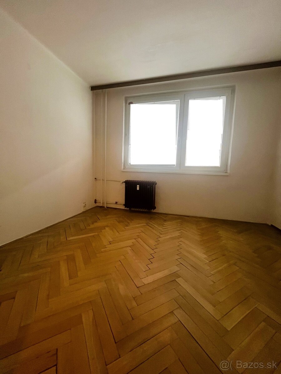 Priestranný,slnečný 3 izb. byt s balkónom,Kpt.Nálepku,Levice - 3