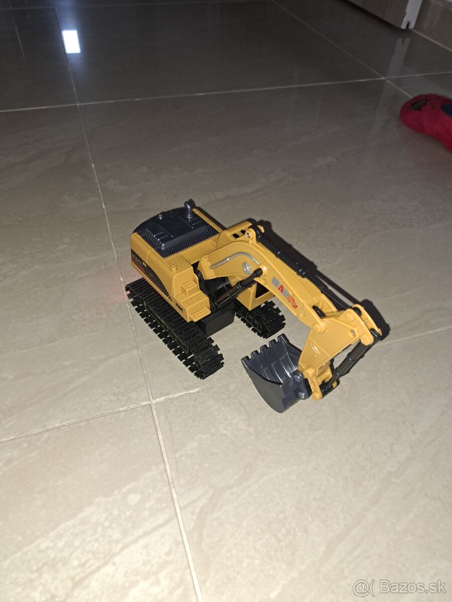 Bager na diaľkové ovládanie - 3