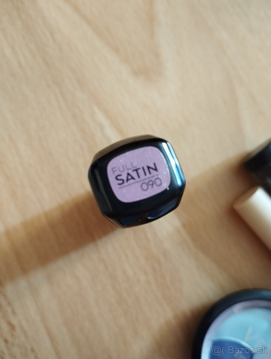 Balík dekoratívnej kozmetiky - 3