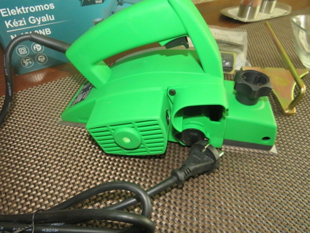 Predam novy elektr.hoblik THO,800 wattov - - - 3