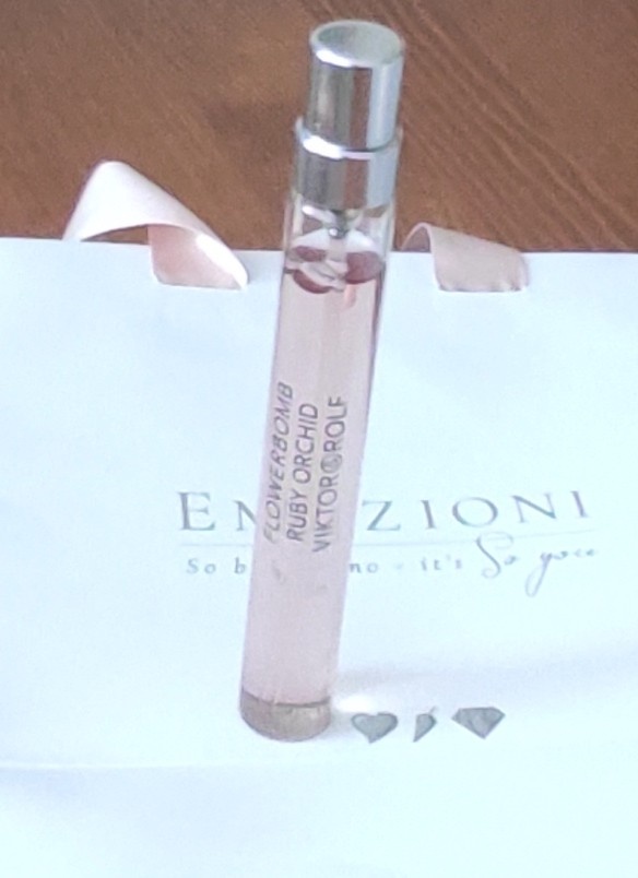 Viktor &Rolf Floverbomb orchid parfém 10ml - 3