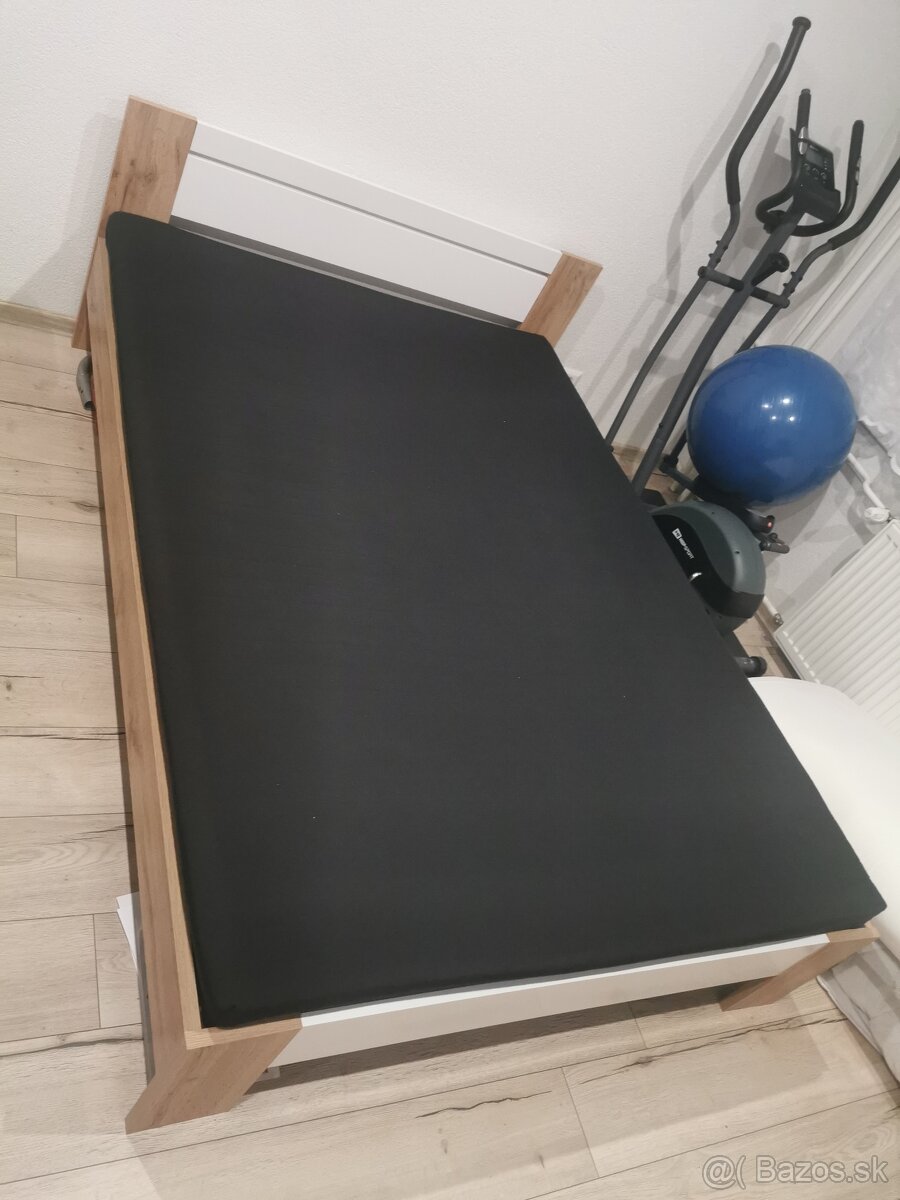 Posteľ 140x200cm s matracom a roštom - 3