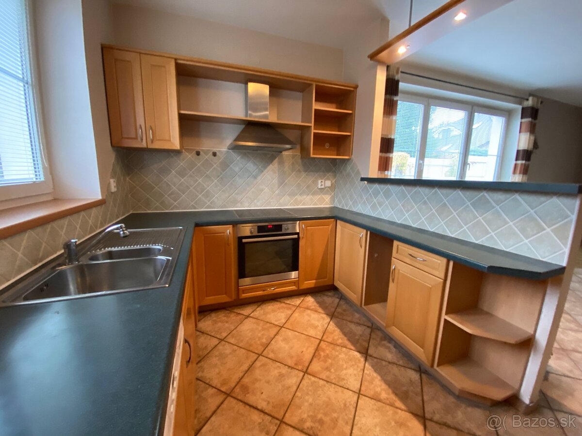 Moderná kuchynská linka so spotrebičmi - 3