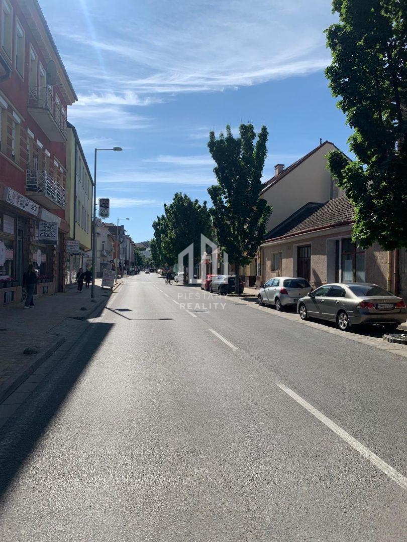VÝRAZNÁ ZĽAVA nehnuteľnosť v centre Piešťan stabilný prí - 3