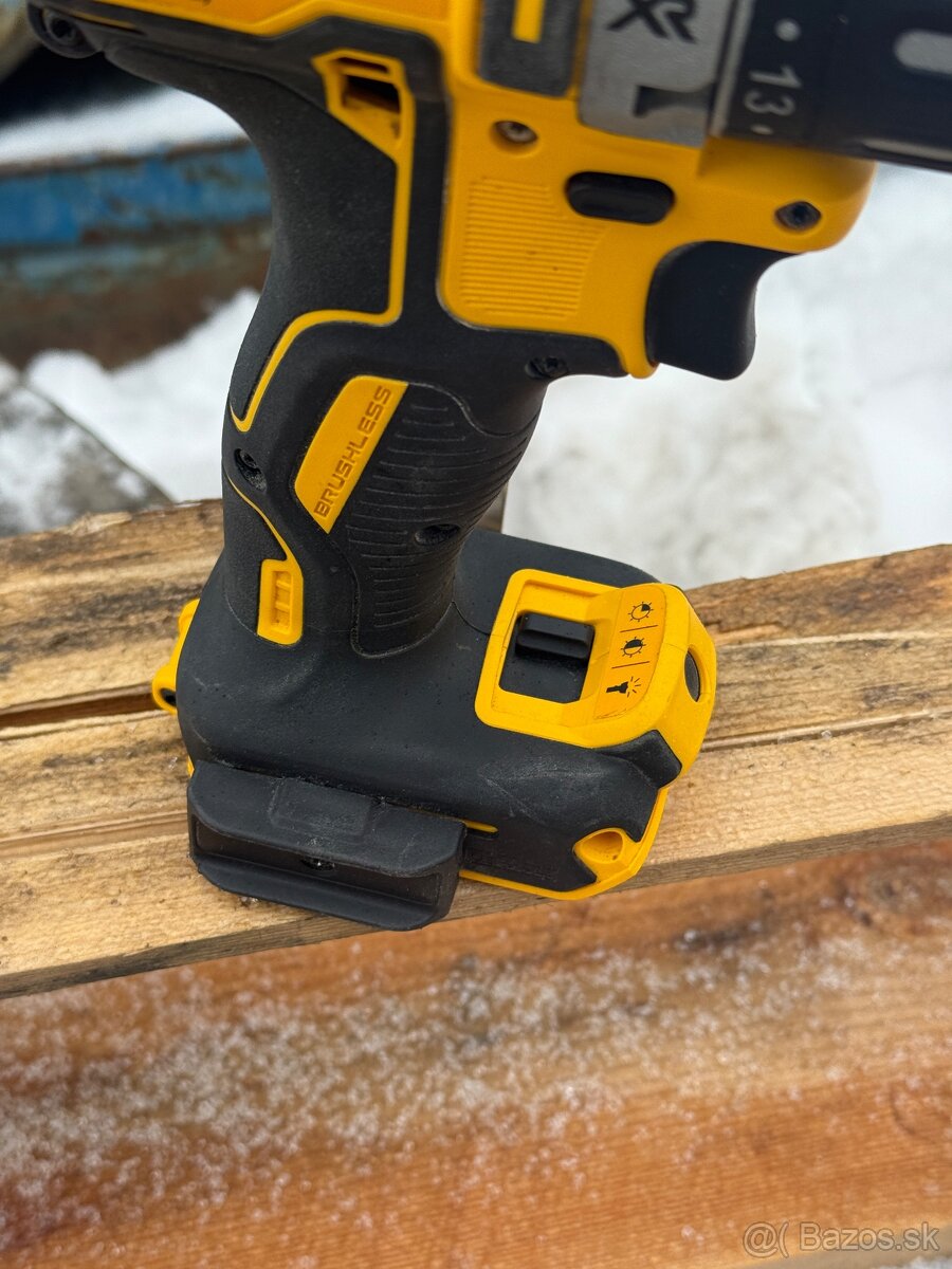 AKU skrutkovač s príklepom Dewalt - 3