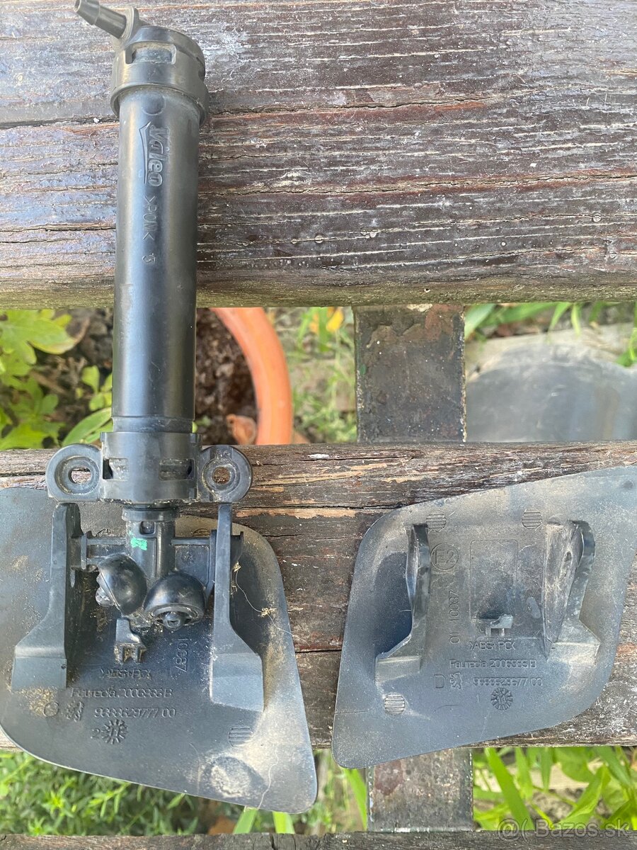 Predám pravý ostrekovač reflektoru pre Peugeot/Citroen - 3