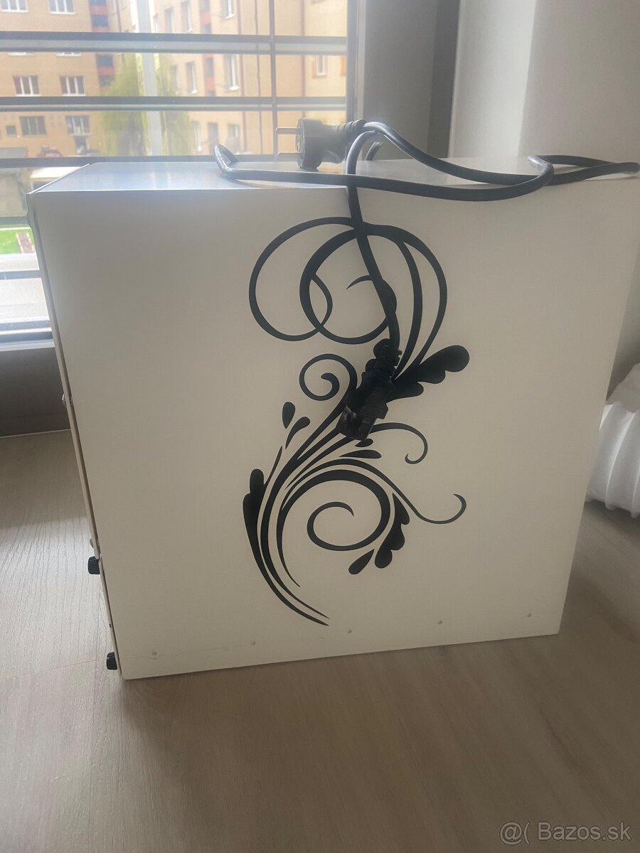 Manikersky stôl s odsavackou - 3