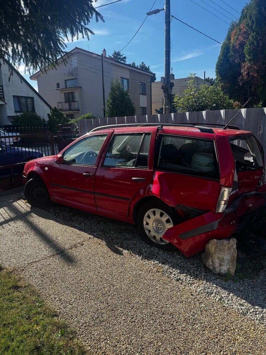 Volkswagen GOLF 4 - 3
