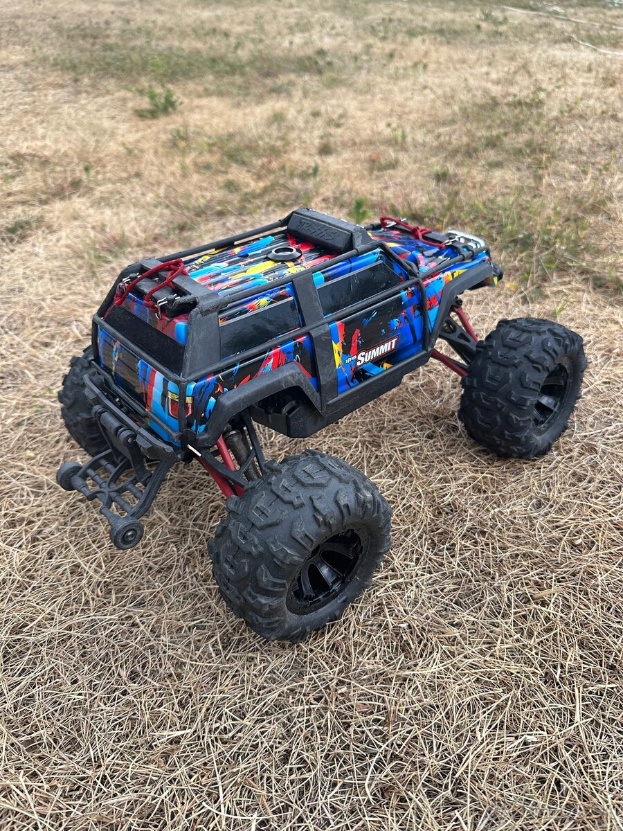 Traxxas summit 1:16 - 3