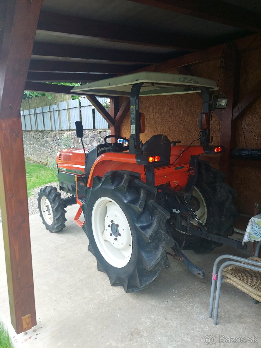 Malotraktor Hitachi XT270 - 3