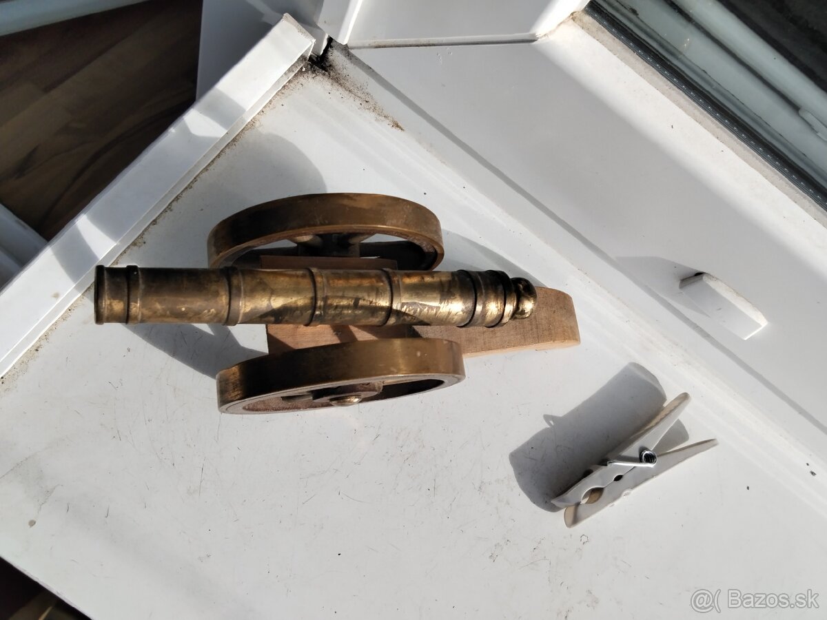 Mosadzné delo - - 3