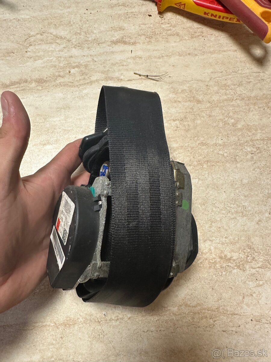 Predám náhradné diely octavia 2 facelift 2010 - 3