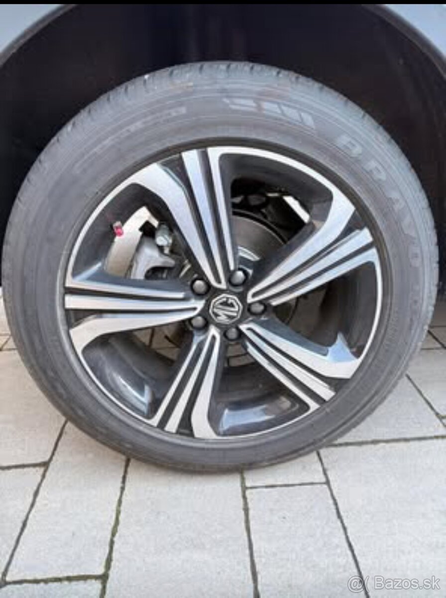 Pneumatiky Maxxis Bravo HPM3 215/55 R17 M+S - 3