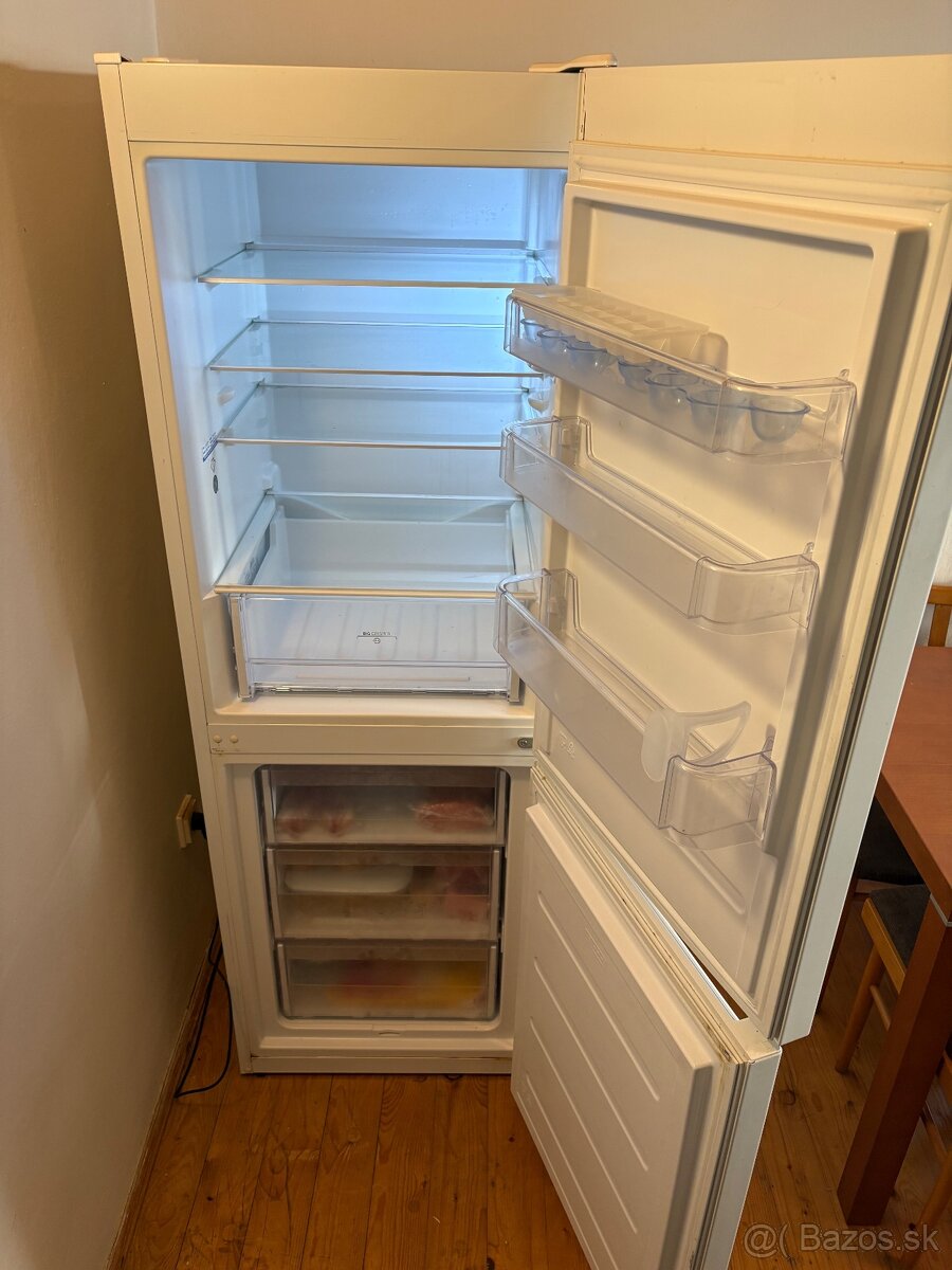 chladnička s mrazničkou Indesit LR7 S2 W. - 3