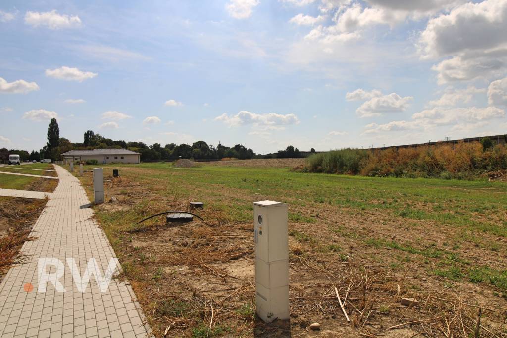 VLČKOVCE - nová štvrť - posledné 3 pozemky - všetky IS - 3