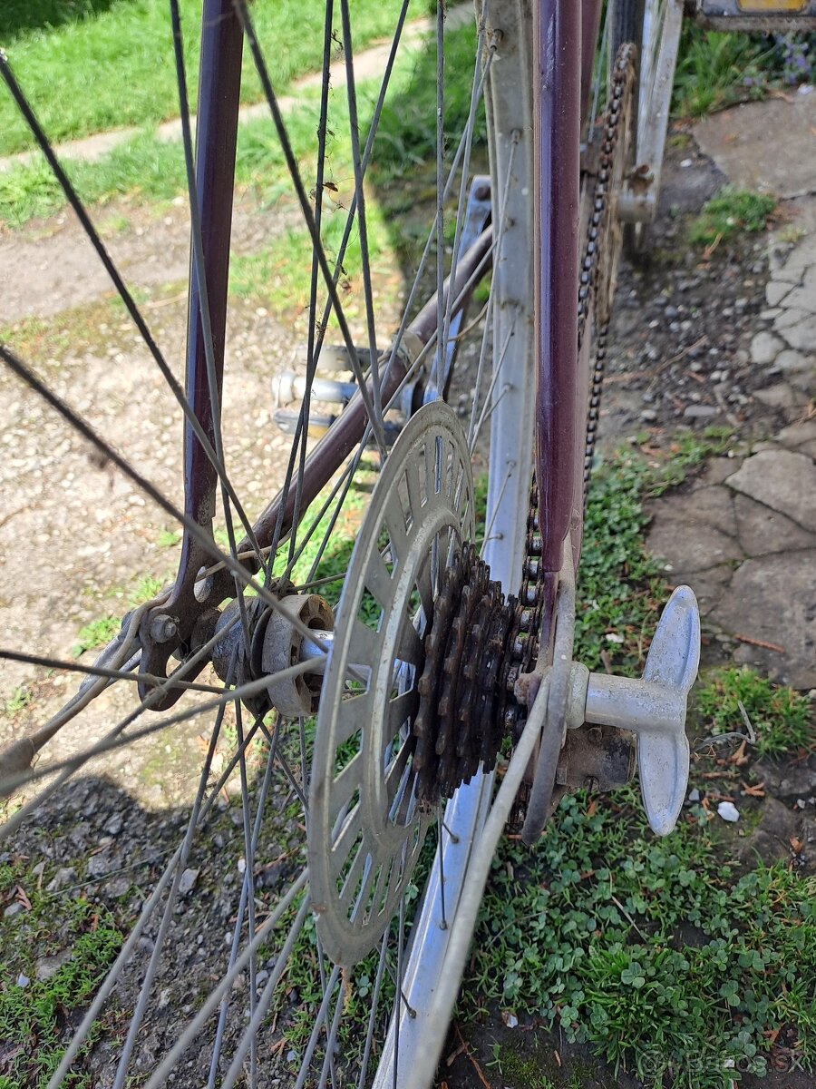 Predám retro bycikel liberta . Farba bordó. Je viacprevodový - 3