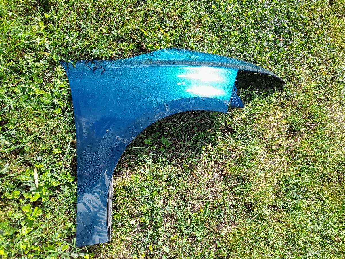 Predám zadný blatník na C4 picasso - 3