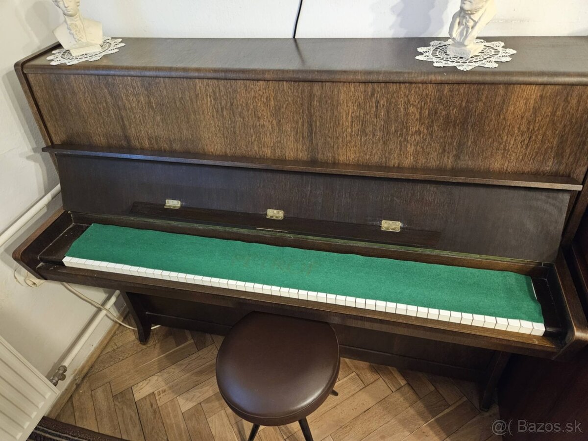 Predám klavír PETROF - 3