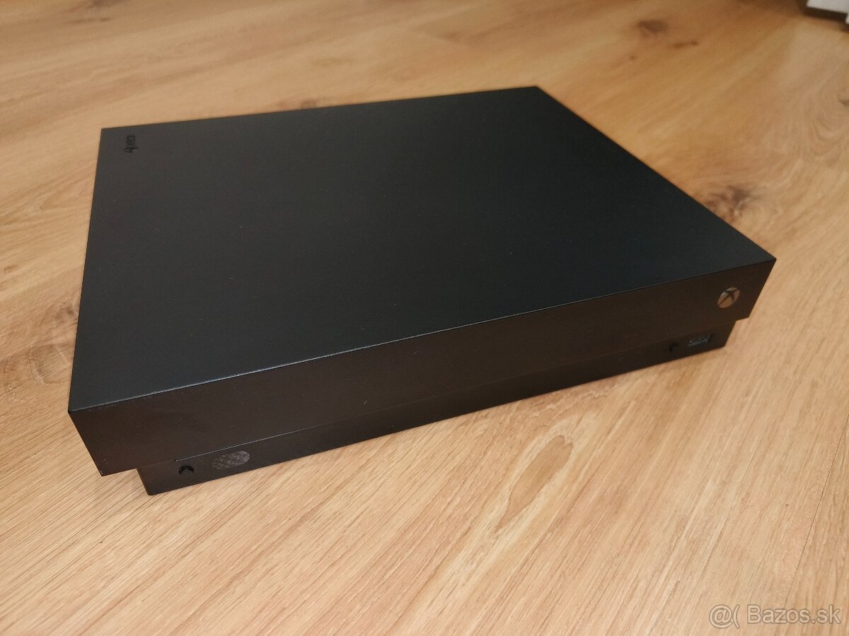 XBOX ONE X + 2 ovladace - 3