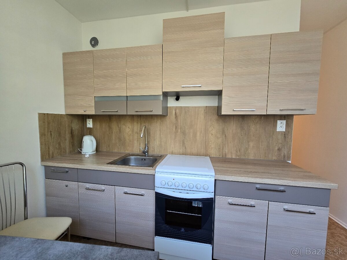 Prenájom 1 izbového bytu Západ Poprad - 3