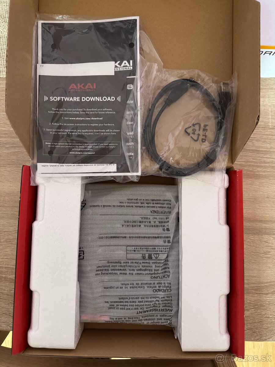 AKAI MPD 218 - USB/MIDI ovládač - 3