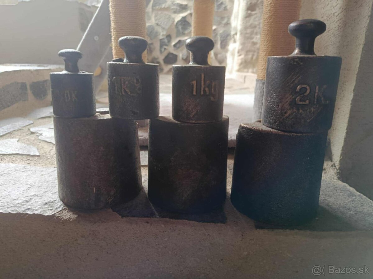 Na predaj staré liatinové závažia na váhy - 3