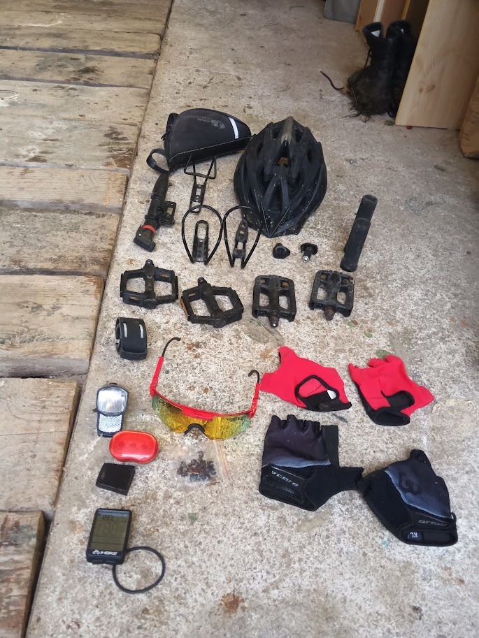 GARÁŽOVÝ VÝPREDAJ - 3