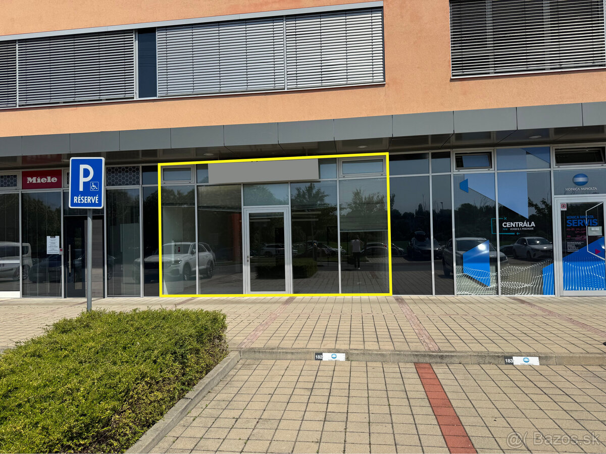 Prenájom prízemného obchodného priestoru 82 m² vo frekventov - 3