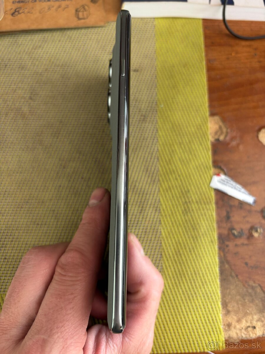 Motorola Edge 60 Pro - 3