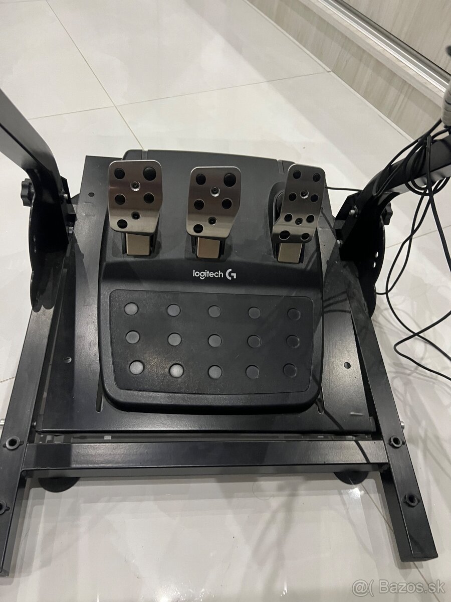 Logitech cely set na stojane - 3