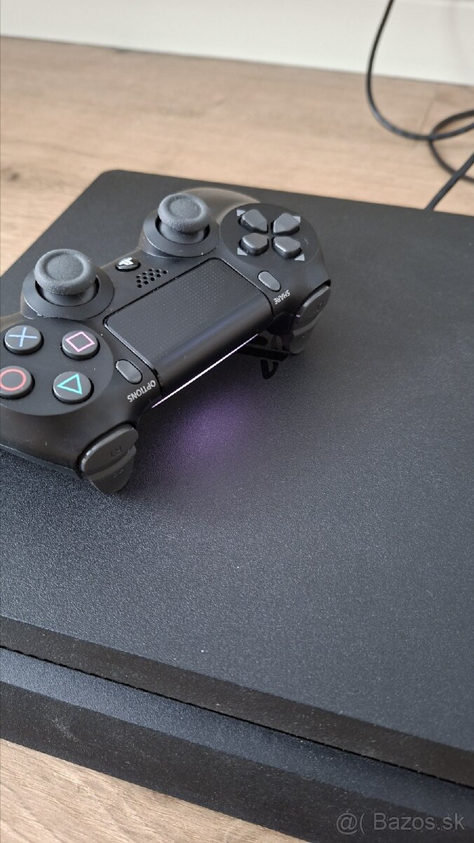 PS4 slim - 3