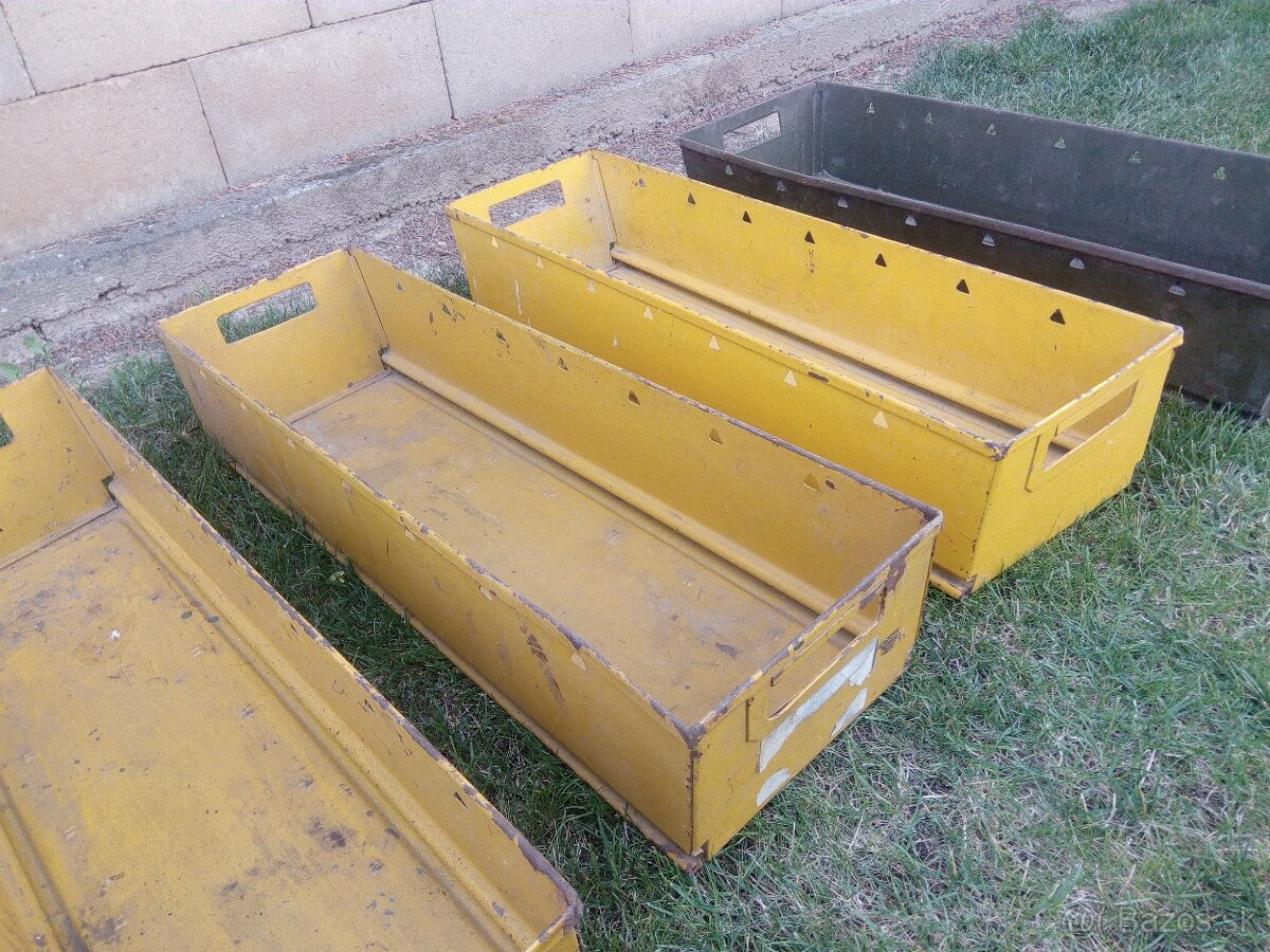 Plechové boxy . - 3