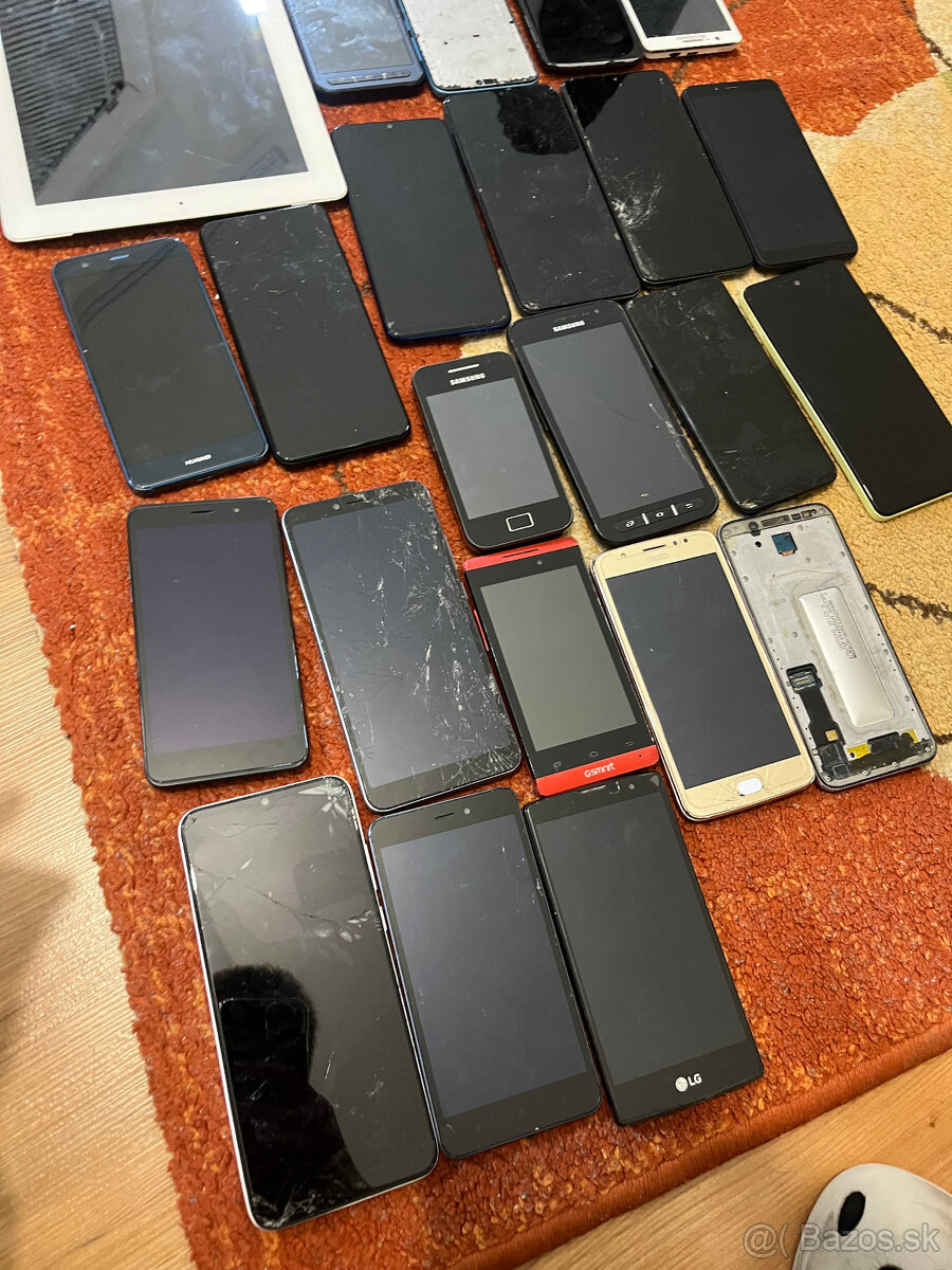 Predám 22 telefonov + tablet - 3