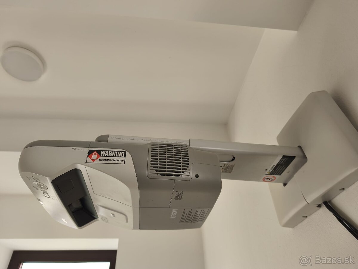 Interaktívna tabuľa s dataprojektorom, držiakom a kabelážou - 3